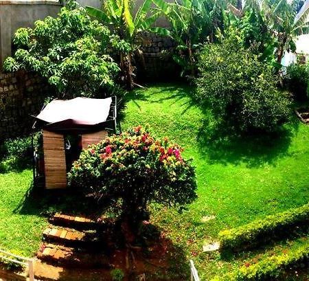 Le Fumoir Guest House Chambre Double Ανταναναρίβο Εξωτερικό φωτογραφία